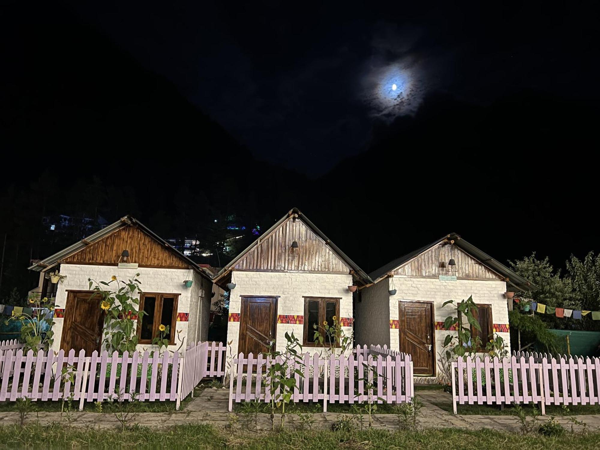 Himtrek Stay Kasol Bagian luar foto